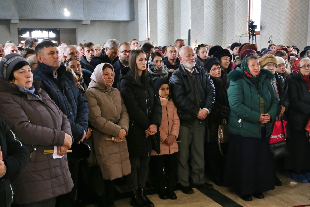 Sfințirea paraclisului Bisericii „Sfinții Trei Ierarhi” din Humulești 234672