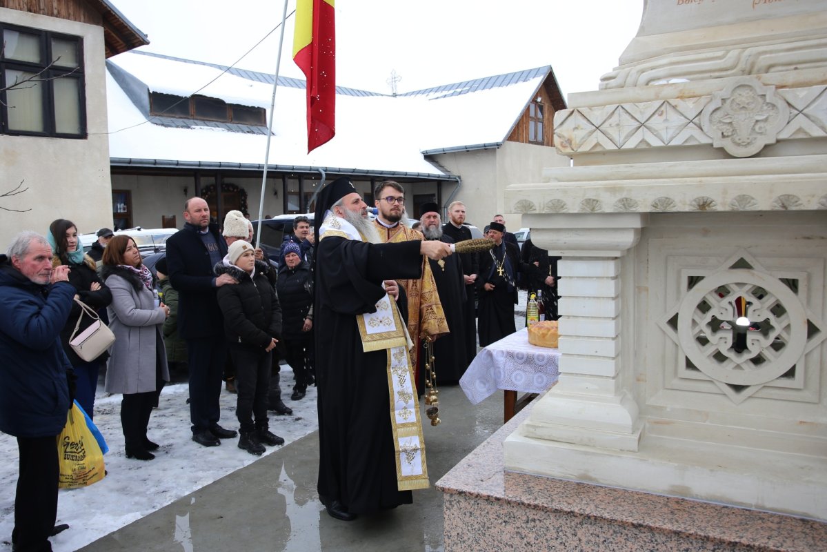Sfințirea paraclisului Bisericii „Sfinții Trei Ierarhi” din Humulești 234675