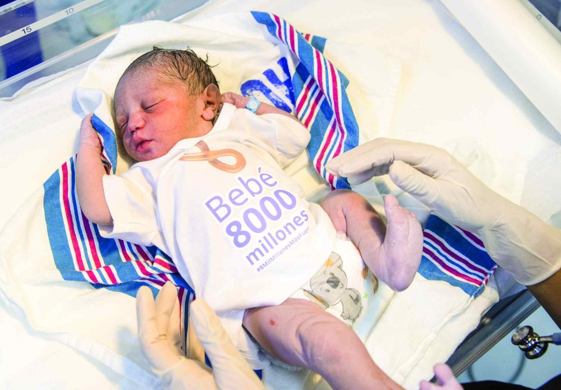 Opt miliarde de oameni 234637