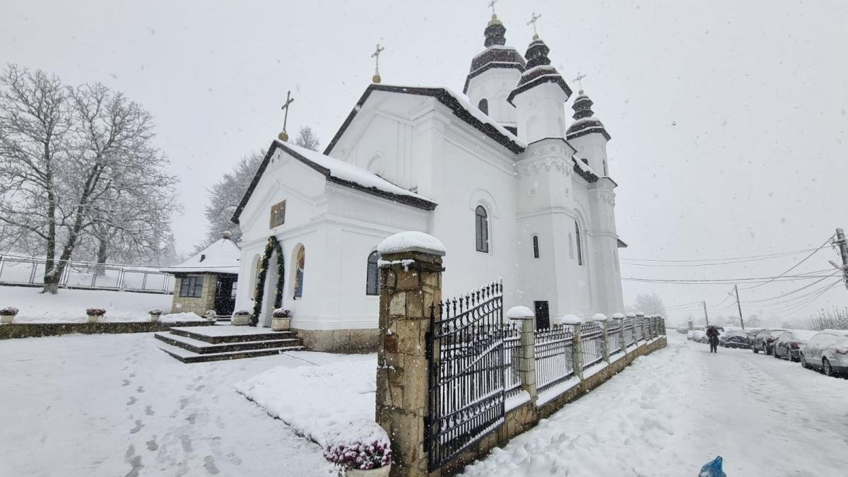 Hramul Schitului Vovidenia de la Neamț 234847