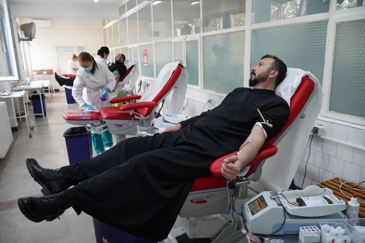 Preoții și credincioșii brăileni au venit în sprijinul semenilor aflați în spitale 234902