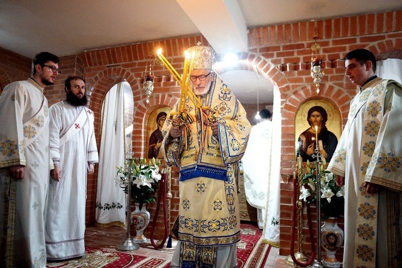 Slujire arhierească la un schit de pe Transfăgărășan 234882