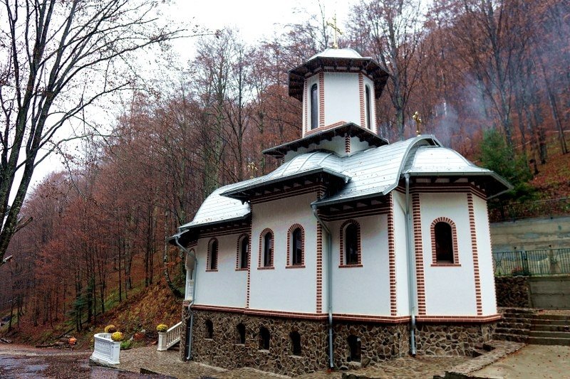 Slujire arhierească la un schit de pe Transfăgărășan 234883
