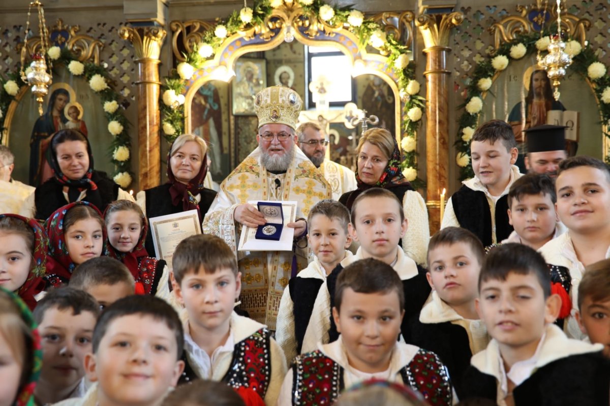 Sfânta Liturghie arhierească în Parohia Bârsana Centru, Maramureş 234978