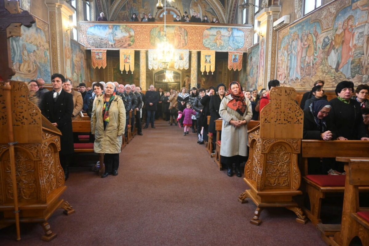 Slujiri arhiereşti în parohii sălăjene 234985