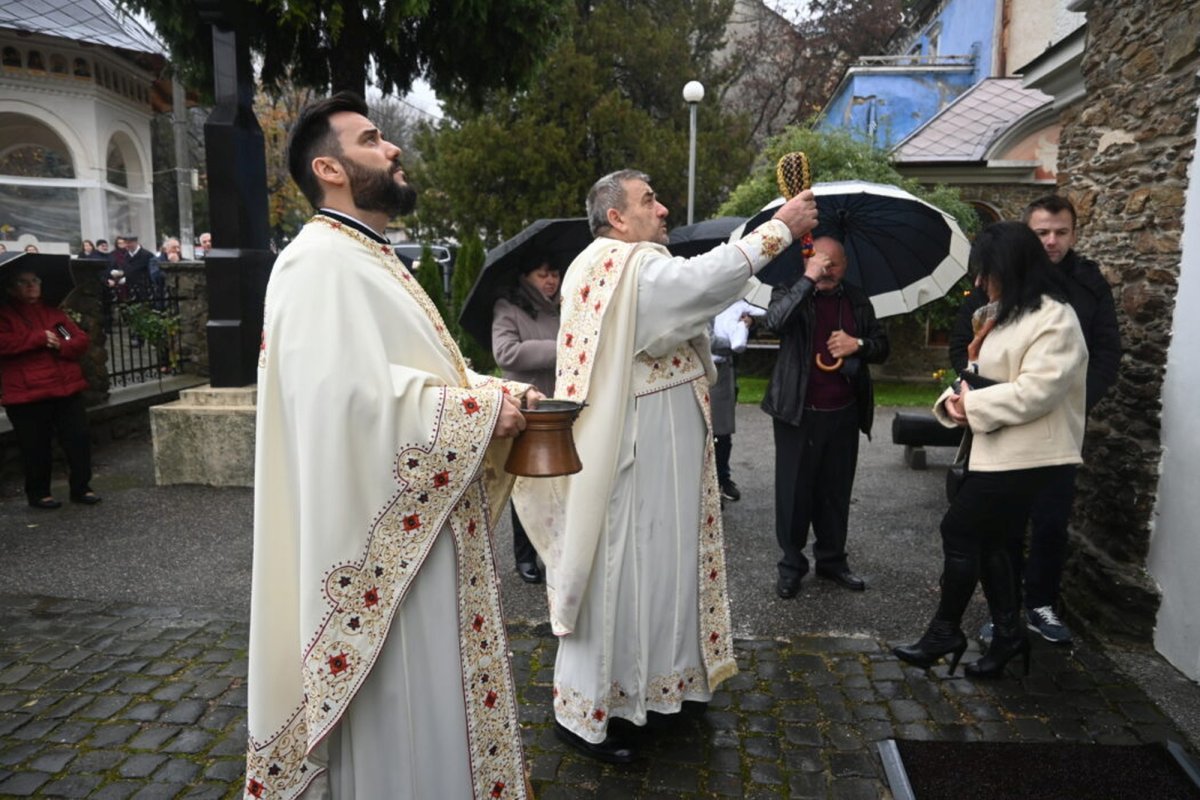 Slujiri arhiereşti în parohii sălăjene 234988