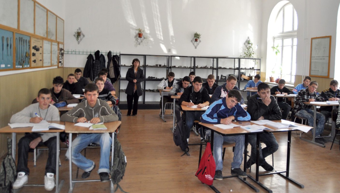 Educaţie cu bani de acasă 235243