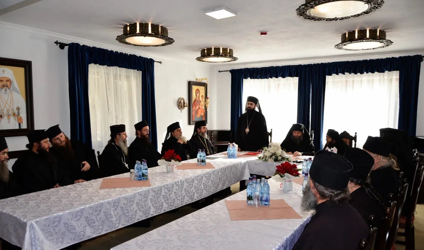 Sinaxă monahală şi conferinţe în Eparhia Devei și Hunedoarei 235254