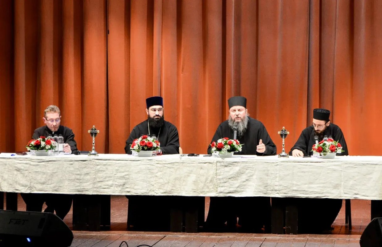 Sinaxă monahală şi conferinţe în Eparhia Devei și Hunedoarei 235259