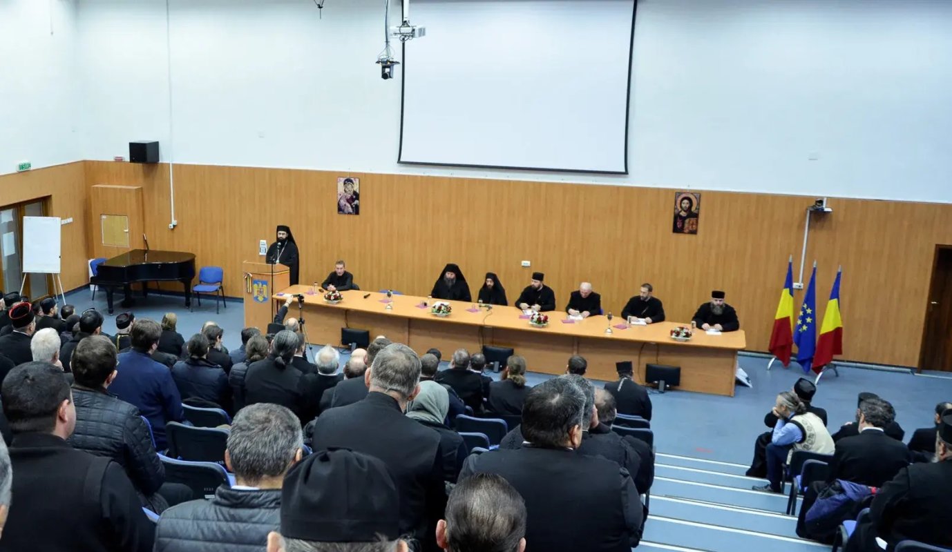 Sinaxă monahală şi conferinţe în Eparhia Devei și Hunedoarei 235261