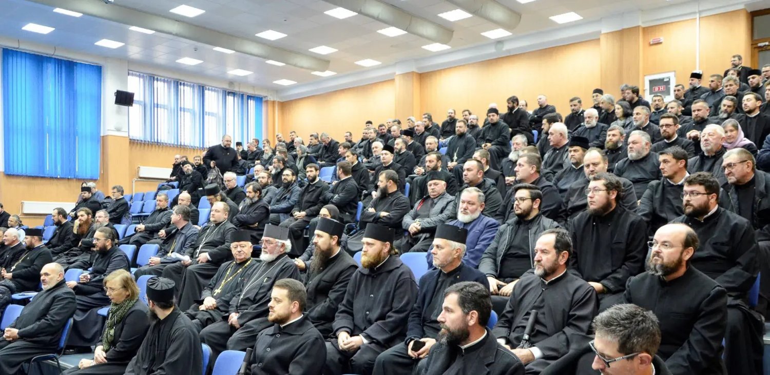 Sinaxă monahală şi conferinţe în Eparhia Devei și Hunedoarei 235262