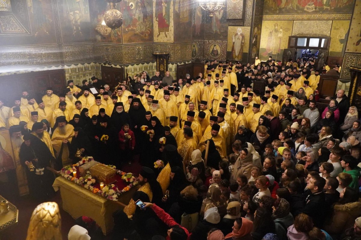 Moaştele Sfântului Cuvios Paisie de la Neamţ au ajuns la Galaţi 235479