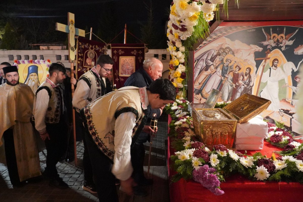 Moaştele Sfântului Cuvios Paisie de la Neamţ au ajuns la Galaţi 235480