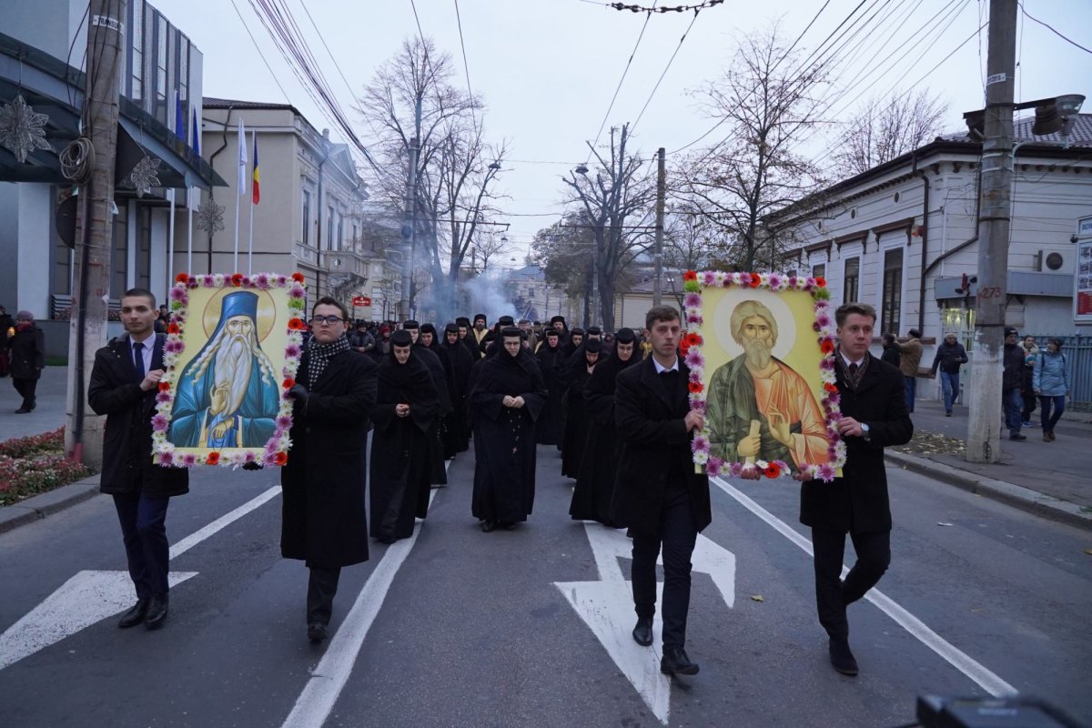 Moaştele Sfântului Cuvios Paisie de la Neamţ au ajuns la Galaţi 235481