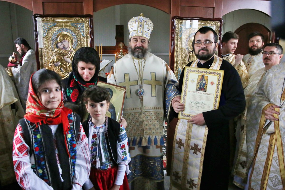 Piatră de temelie pentru o nouă biserică în Arhiepiscopia Iașilor 235470