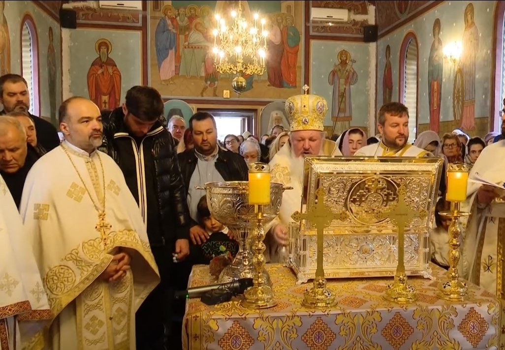 Raclă nouă pentru Parohia „Adormirea Maicii Domnului”‑Pipera 235501