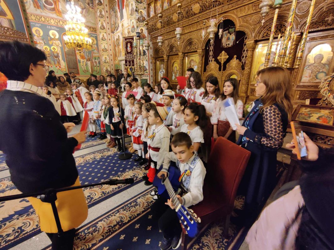 Selecție pentru spectacolul „Sfântul Nicolae în mijlocul copiilor” la Parohia Șerban Vodă 235529