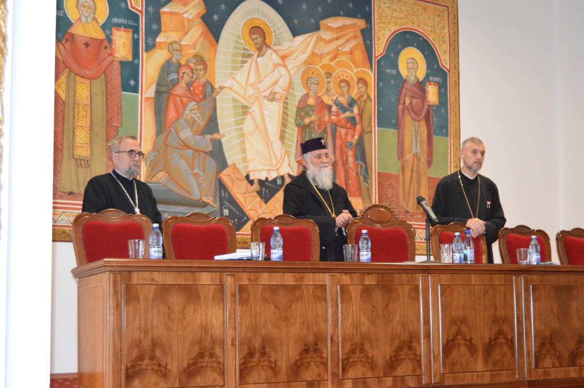 Simpozion la Craiova: „Sfântul Simeon Noul Teolog - 1000 de ani de la trecerea sa la cele veșnice” 235869