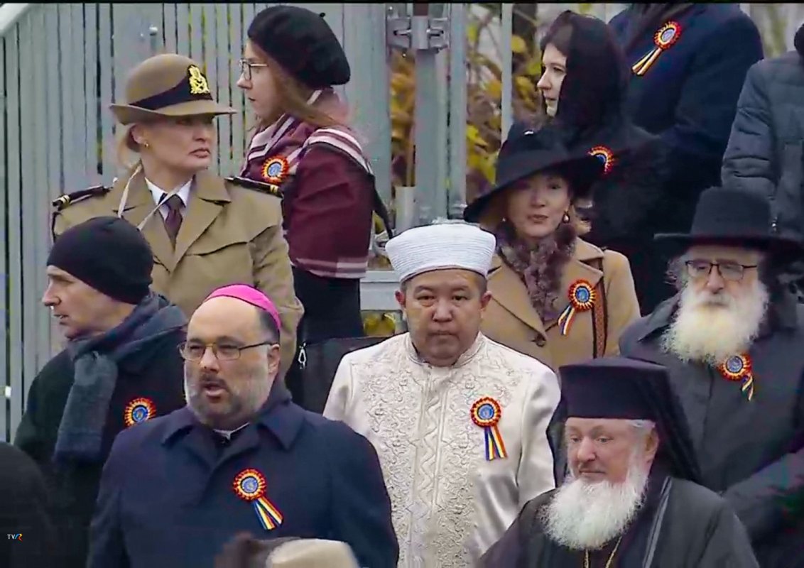 Paradă militară cu ocazia Zilei Naţionale 235870