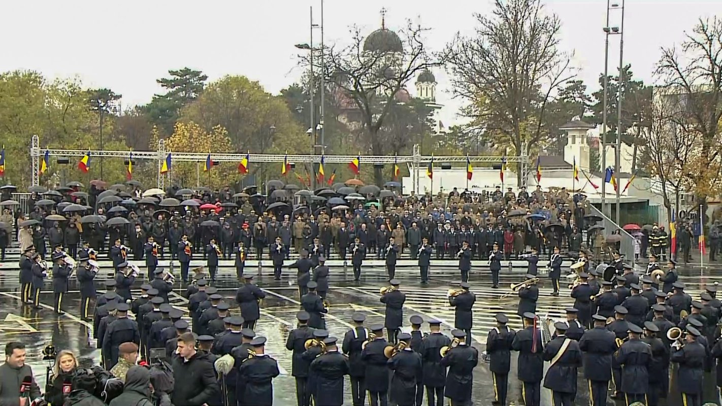 Paradă militară cu ocazia Zilei Naţionale 235871