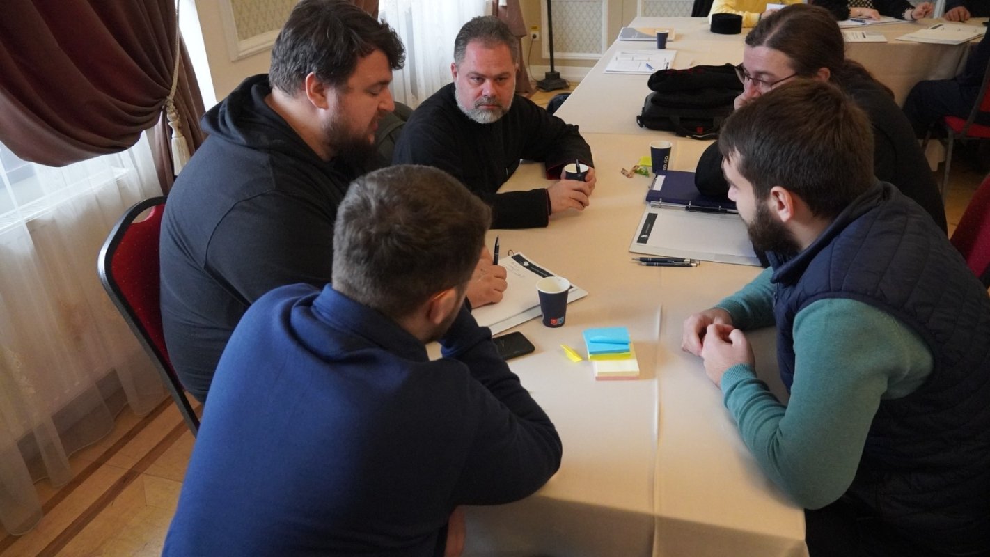 Lucrător de tineret - un nou curs derulat de Centrul de Formare Continuă al Arhiepiscopiei Iașilor 235964