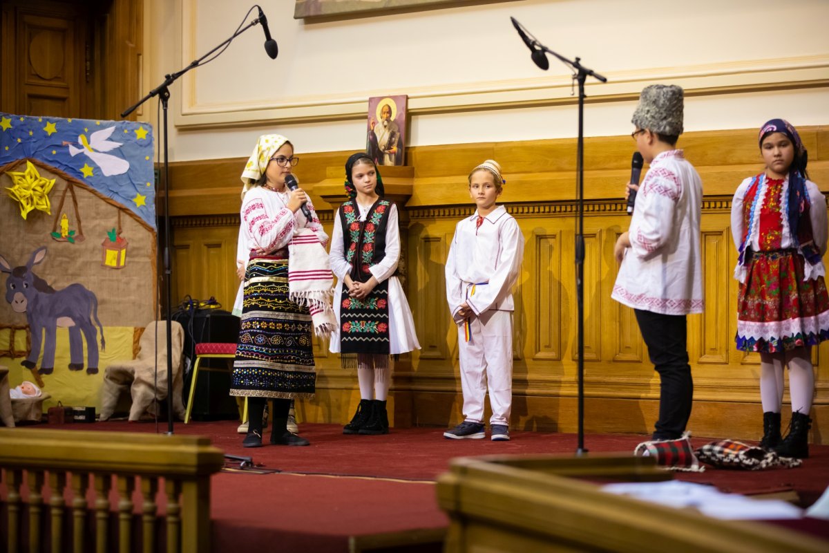 Spectacolul „Sfântul Nicolae în mijlocul copiilor” la Palatul Patriarhiei 236325