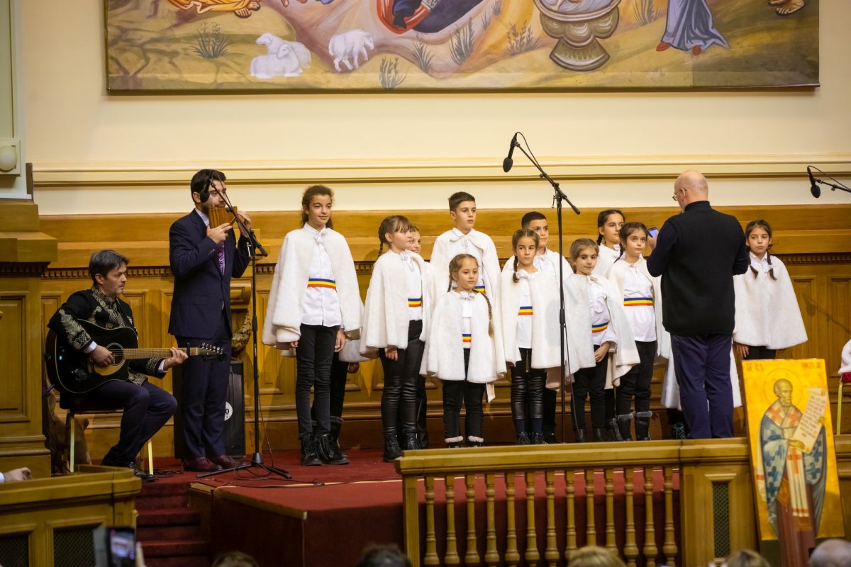 Spectacolul „Sfântul Nicolae în mijlocul copiilor” la Palatul Patriarhiei 236357