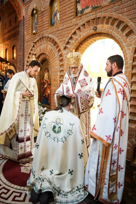 Evlavie și fidelitate pentru Sfânta de la Curtea de Argeș 236757