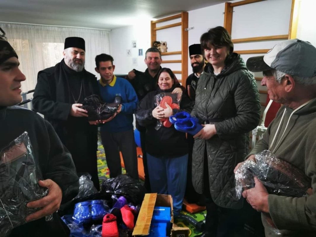 Daruri pentru nevoiași din partea Protoieriei Onești 236812