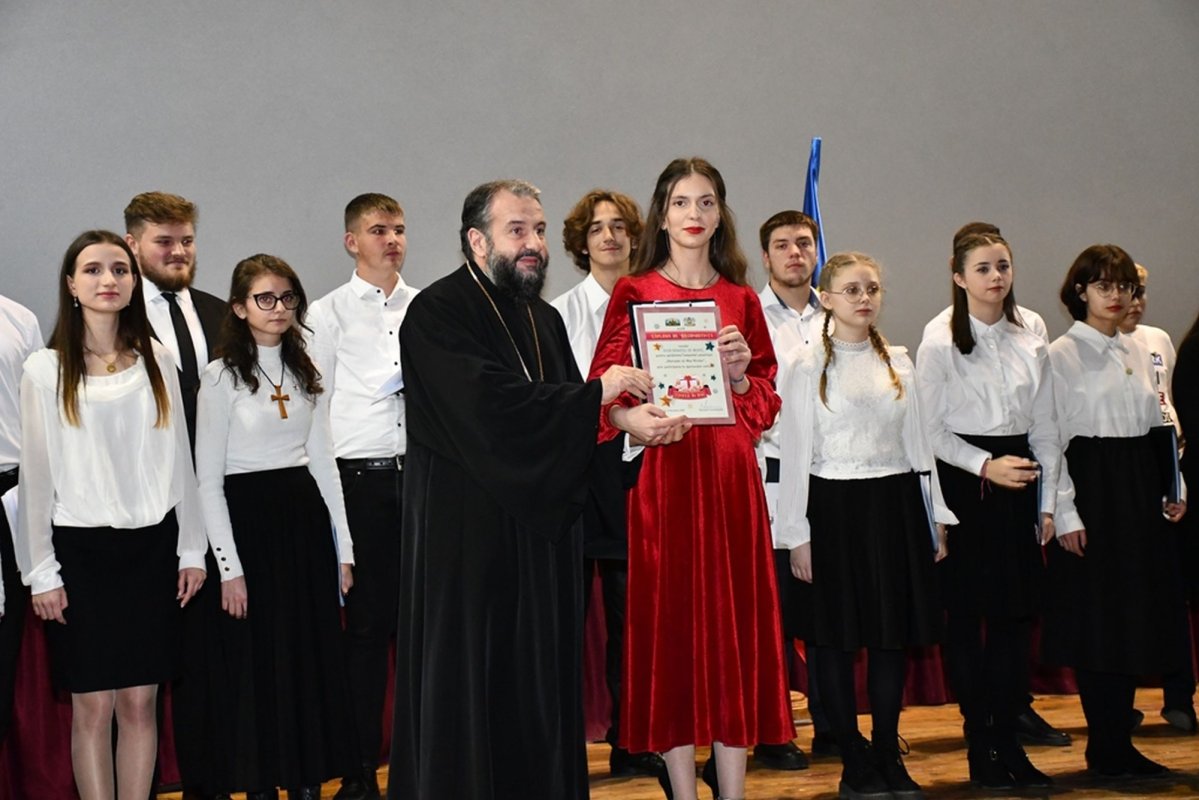 Spectacolul caritabil „Binele în dar” la Reșița  236877