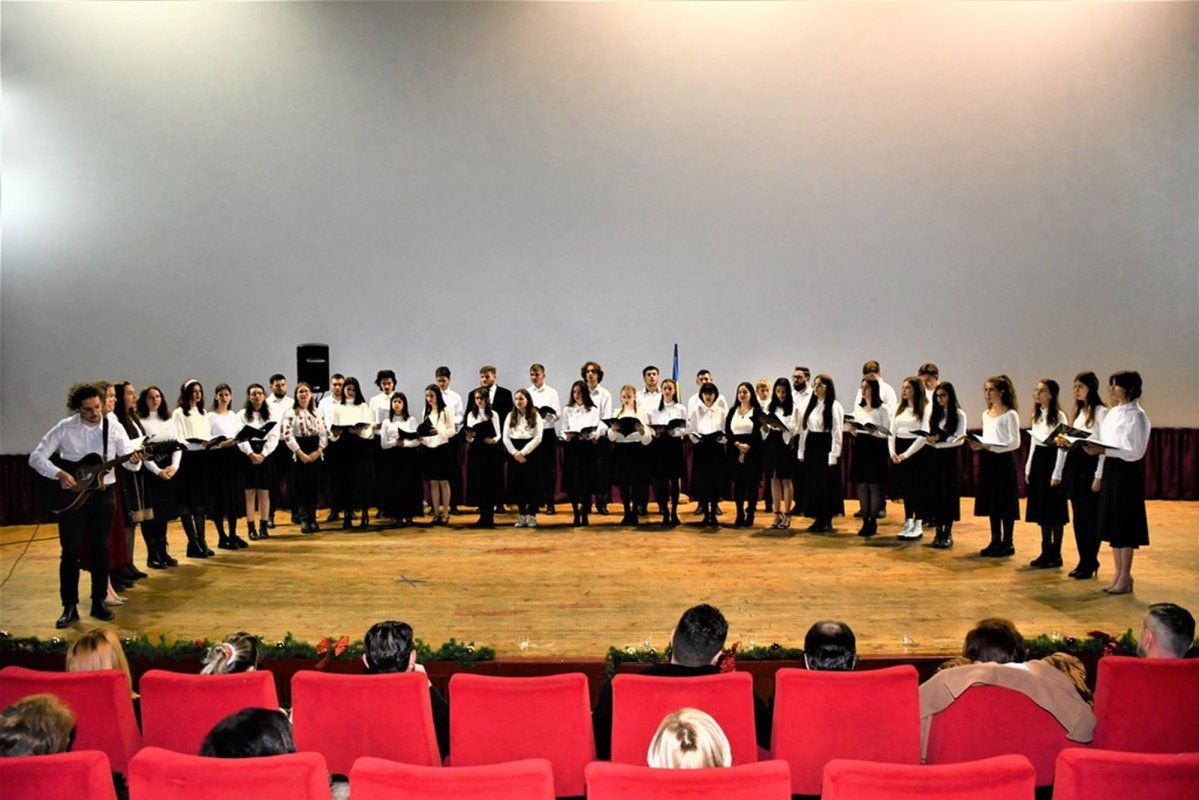 Spectacolul caritabil „Binele în dar” la Reșița  236878