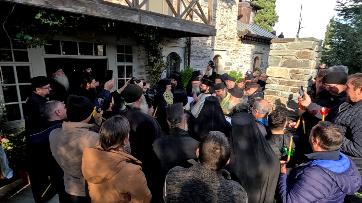 Aflarea cinstitelor moaște ale Cuviosului Dionisie Ignat de la Colciu 237108