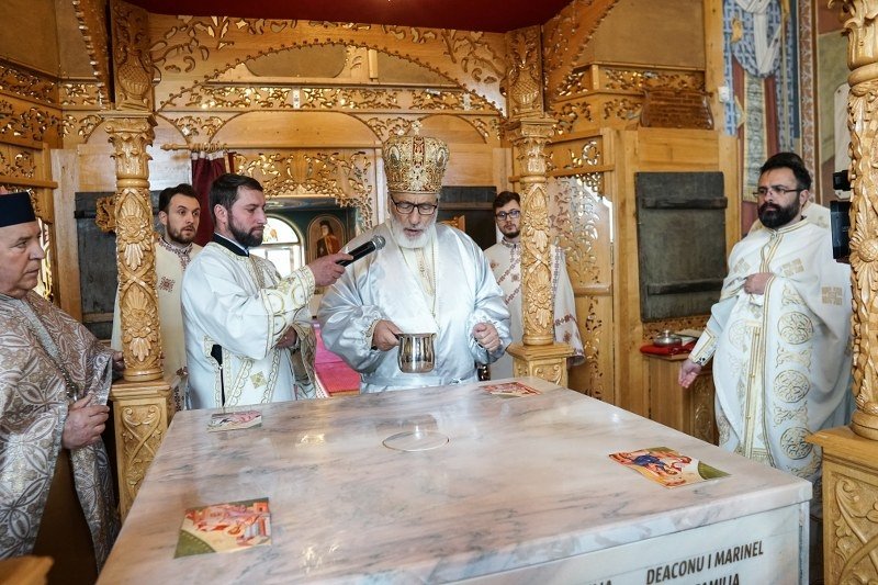 Biserica Parohiei Poiana Lacului a fost târnosită 237150