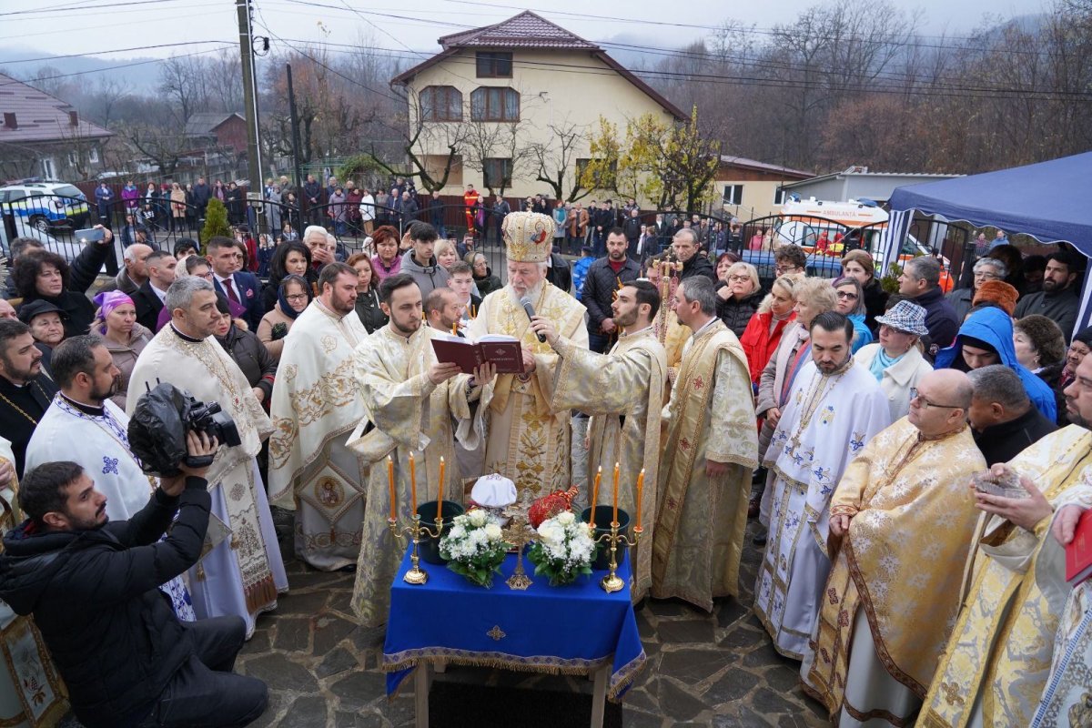 O nouă biserică în orașul Fieni 237147