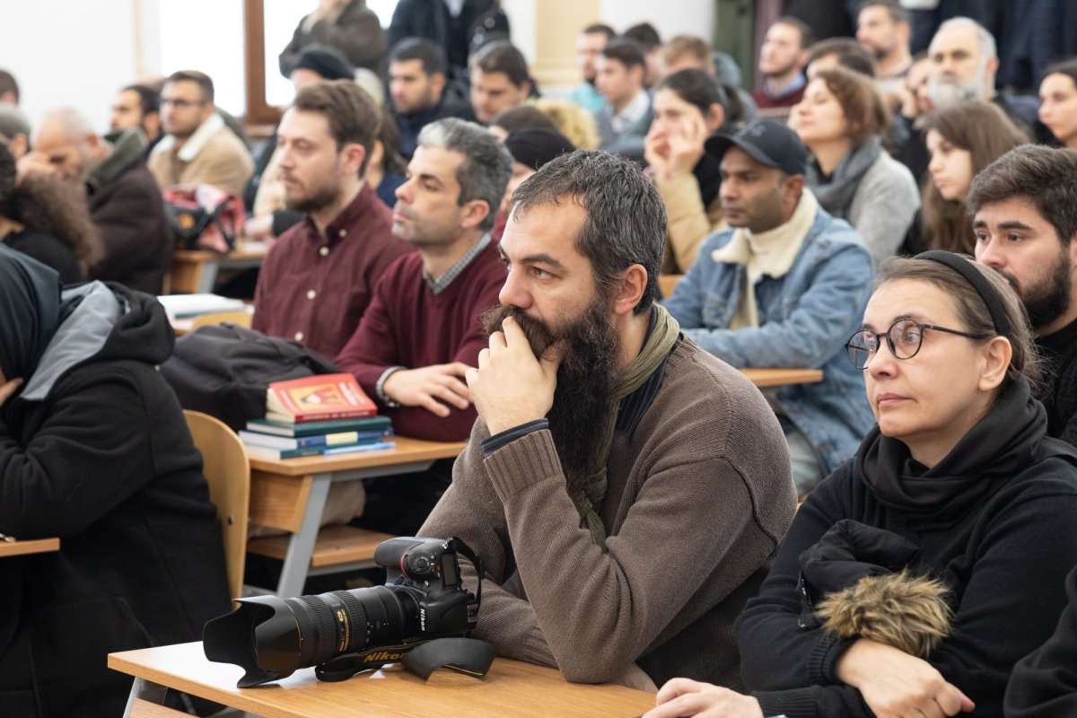 Arhimandritul Zaharia Zaharou a conferențiat la București 237369