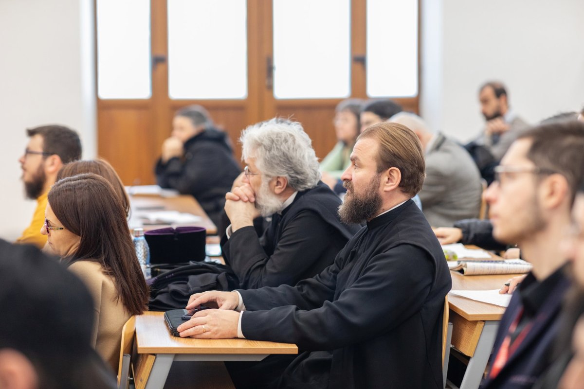 Arhimandritul Zaharia Zaharou a conferențiat la București 237370