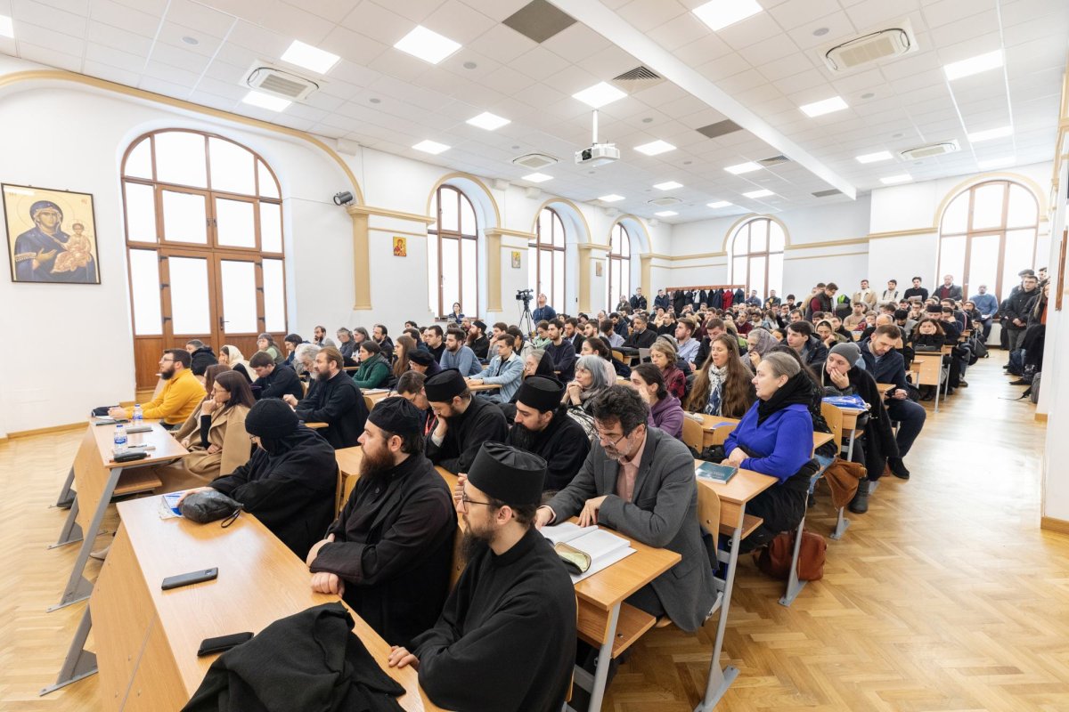Arhimandritul Zaharia Zaharou a conferențiat la București 237373