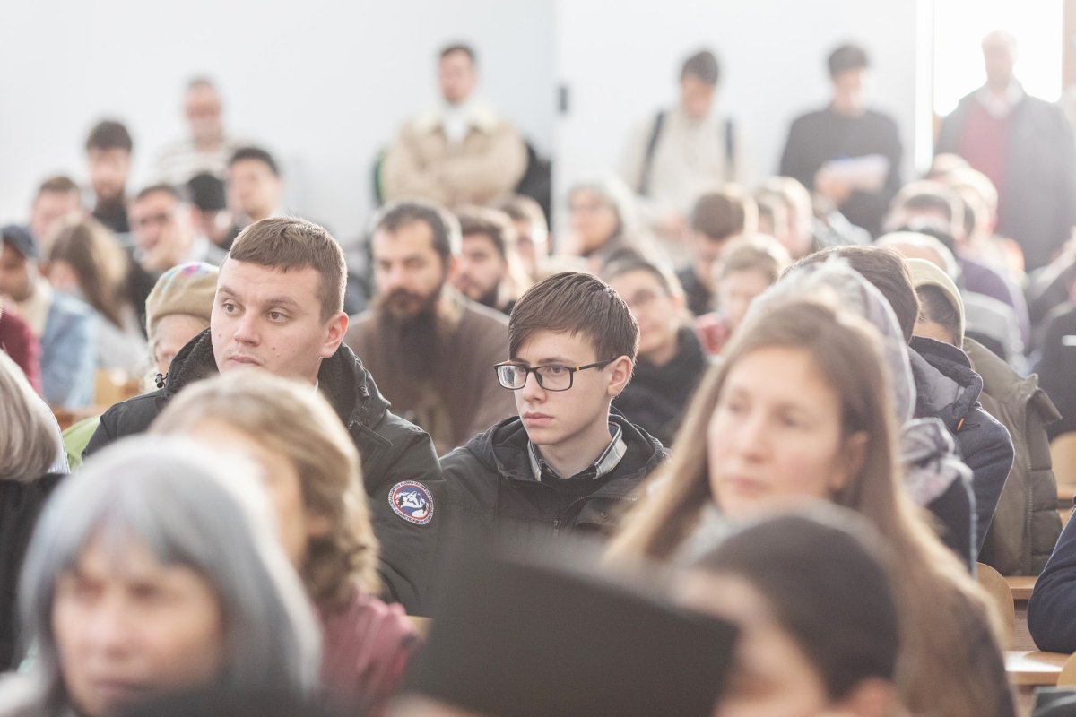 Arhimandritul Zaharia Zaharou a conferențiat la București 237379