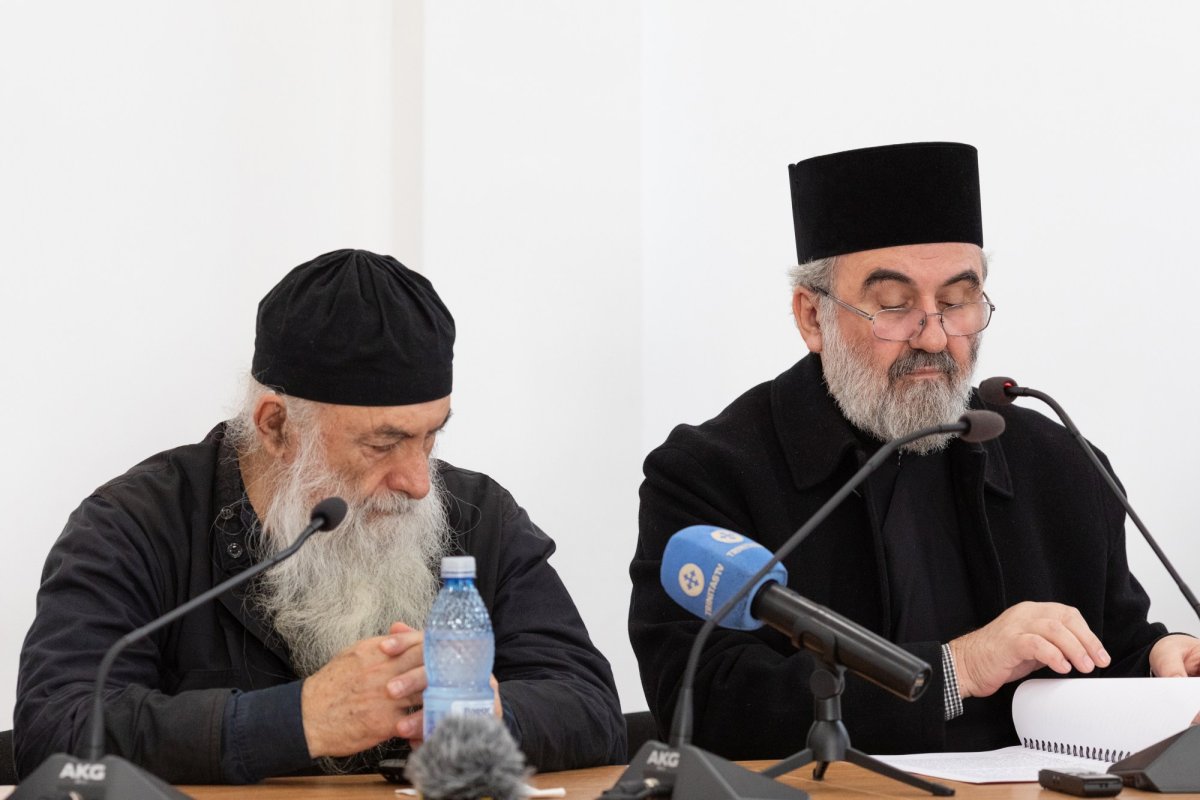 Arhimandritul Zaharia Zaharou a conferențiat la București 237383