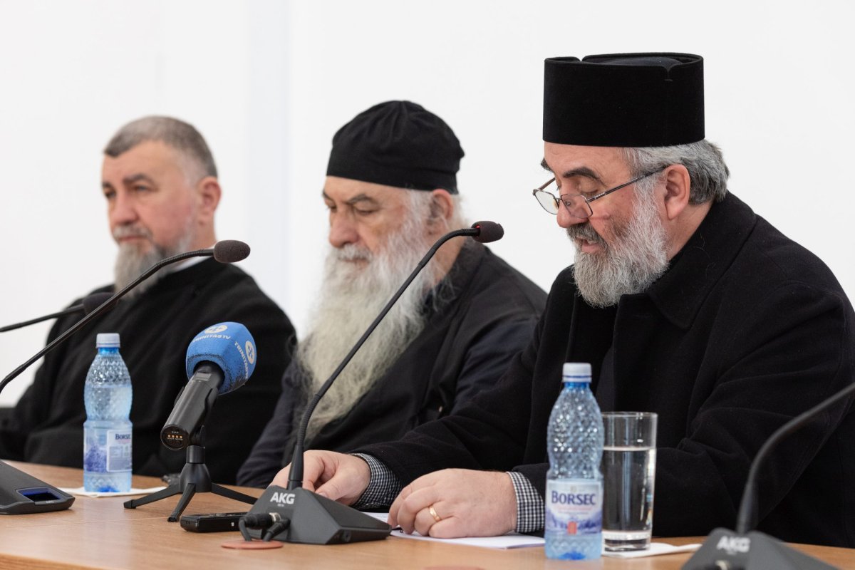 Arhimandritul Zaharia Zaharou a conferențiat la București 237384