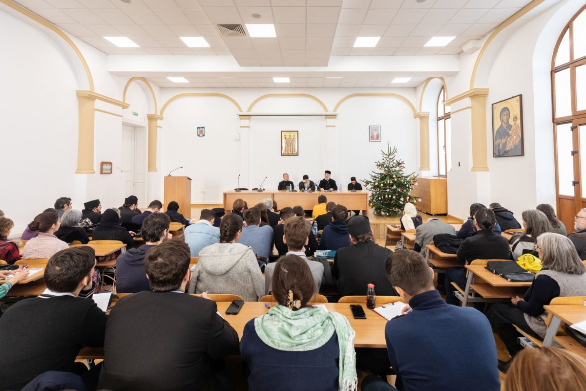 Arhimandritul Zaharia Zaharou a conferențiat la București 237385