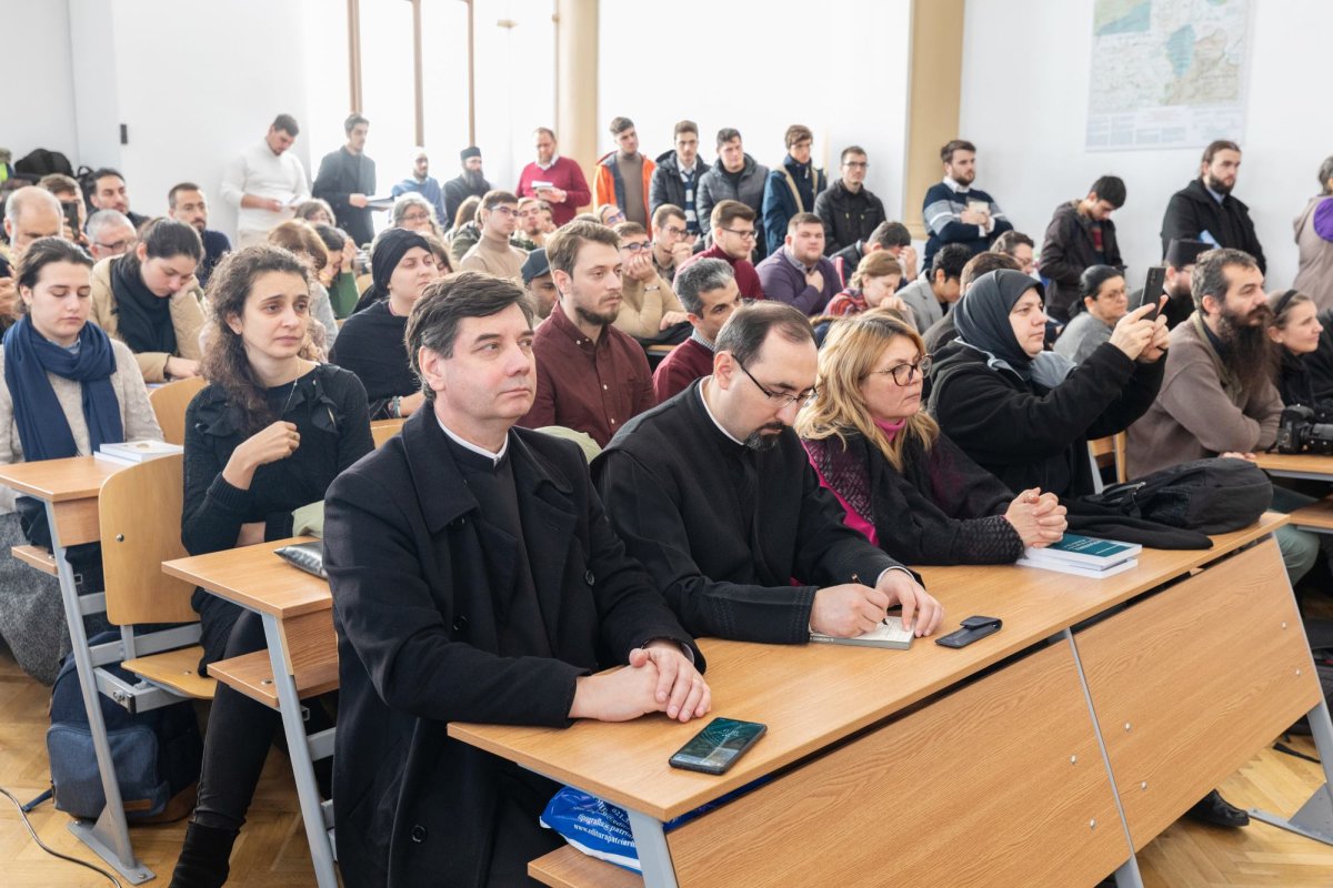 Arhimandritul Zaharia Zaharou a conferențiat la București 237386