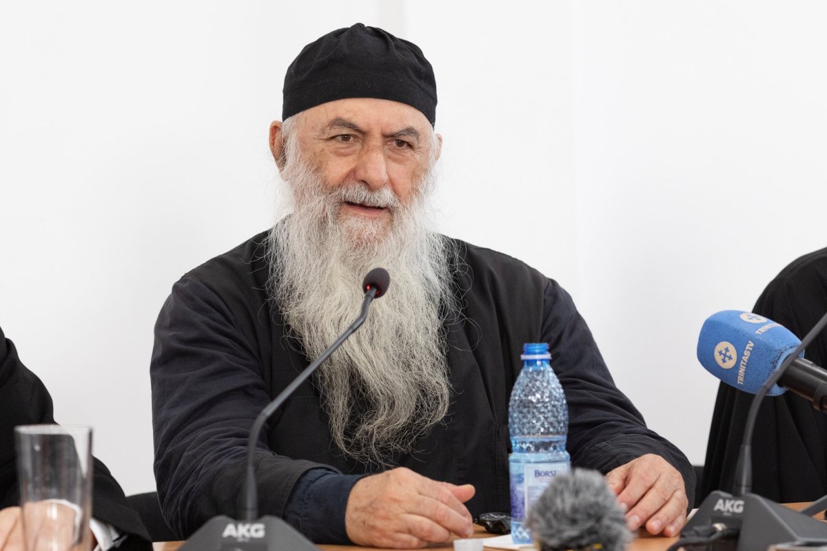 Arhimandritul Zaharia Zaharou a conferențiat la București 237388