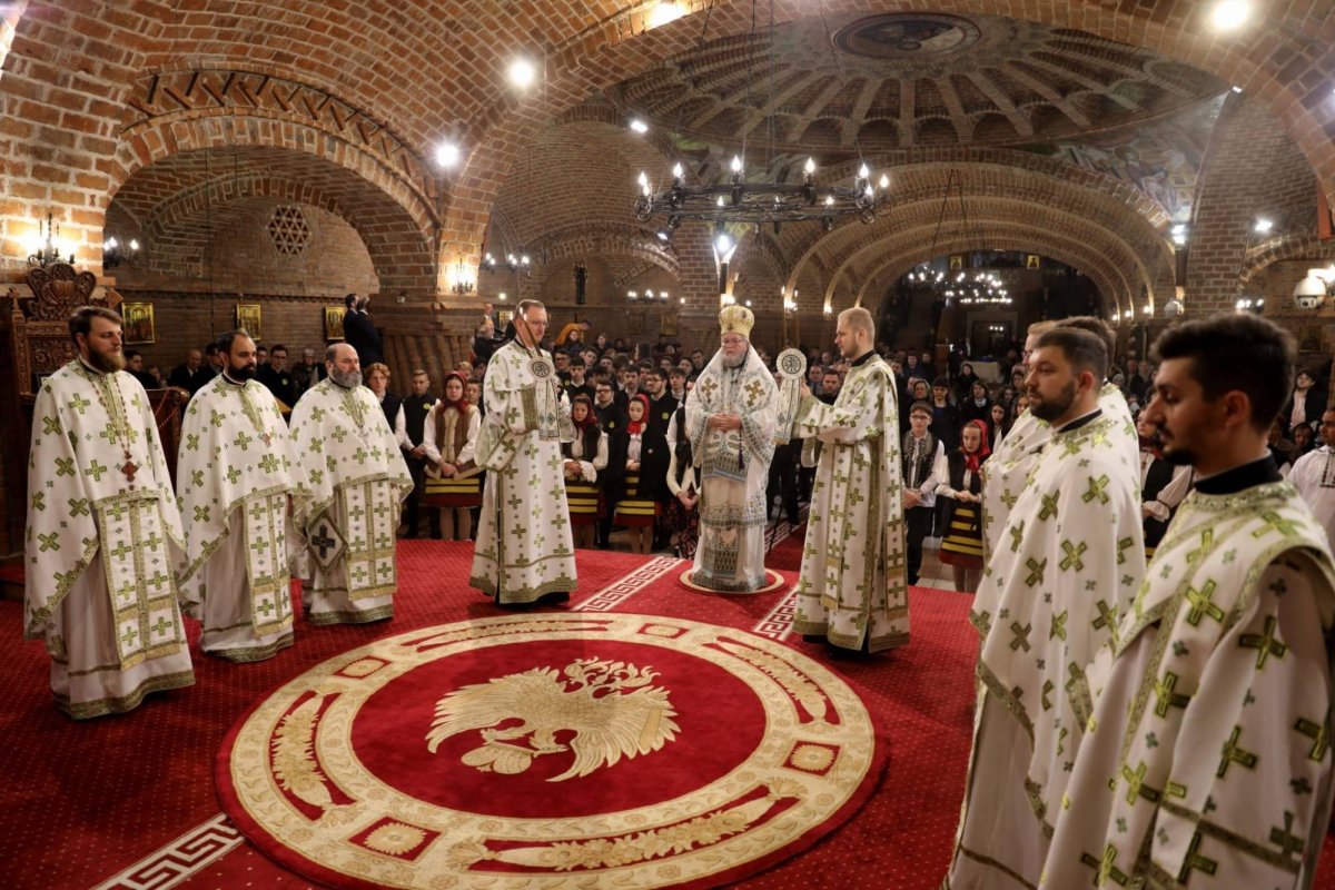 Slujire arhierească la Baia Mare 237333