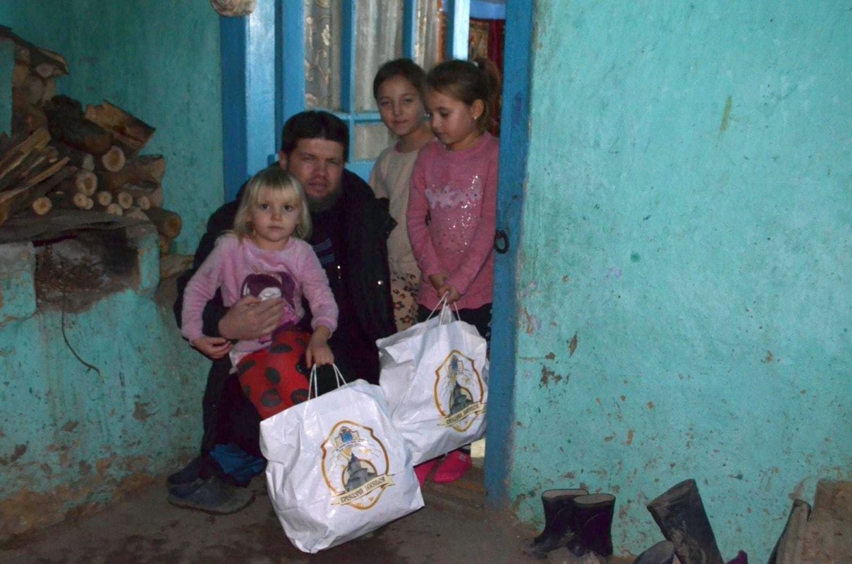 Caravana „Dar de Crăciun”, zilnic la casele celor mici 237455