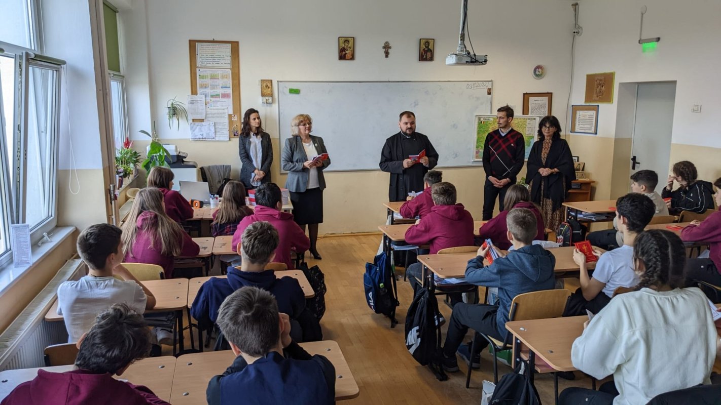 Cărți de rugăciuni donate elevilor timişoreni 237522