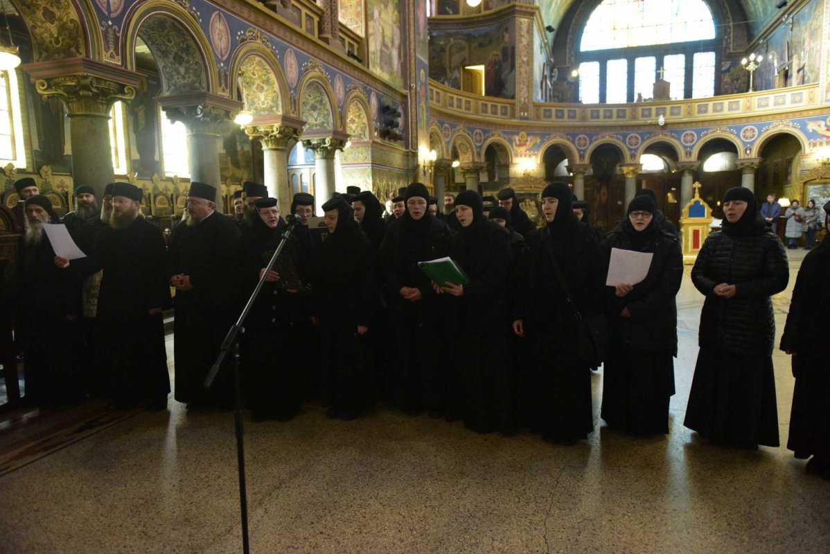 Primii colindători din acest an la Catedrala Mitropolitană din Sibiu 237475