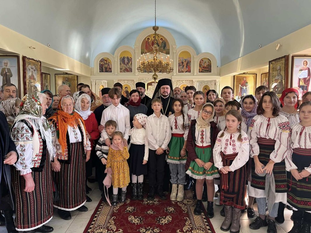 Parohia „Acoperământul Maicii Domnului” din Căușeni în straie de sărbătoare 237647