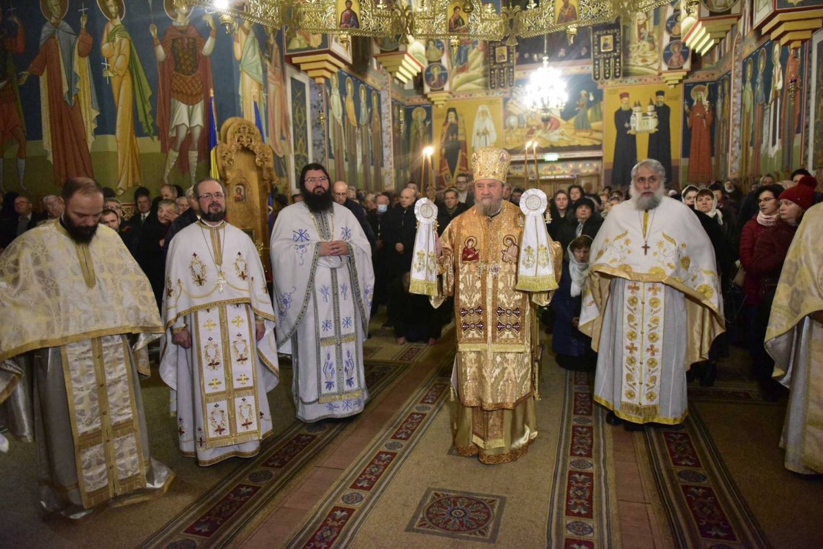 Binecuvântare arhierească pentru brașoveni în Duminica dinaintea Crăciunului 238252