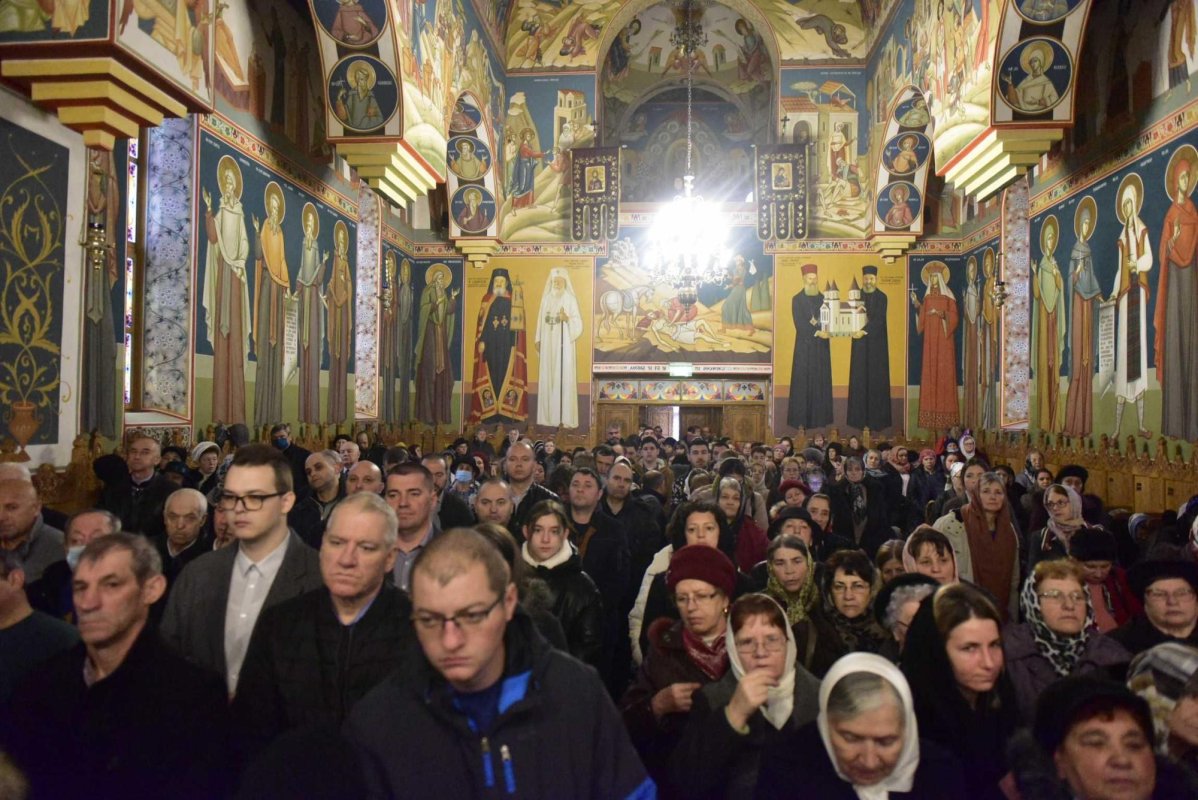 Binecuvântare arhierească pentru brașoveni în Duminica dinaintea Crăciunului 238253